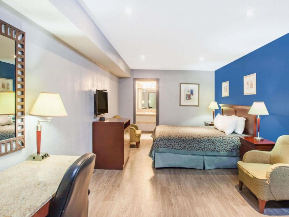 Days Inn by Wyndham San Antonio Alamo/Riverwalk Main image