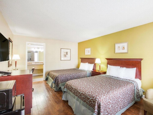 Days Inn by Wyndham San Antonio Alamo/Riverwalk image 13