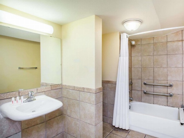 Days Inn by Wyndham San Antonio Alamo/Riverwalk image 18