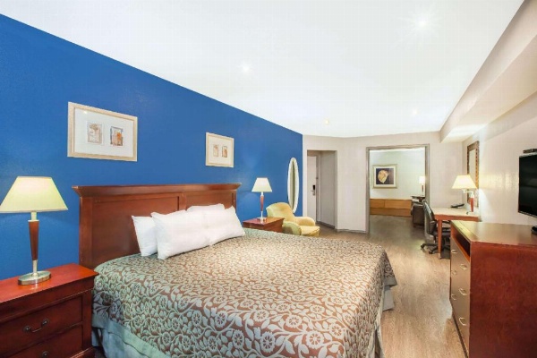 Days Inn by Wyndham San Antonio Alamo/Riverwalk image 23