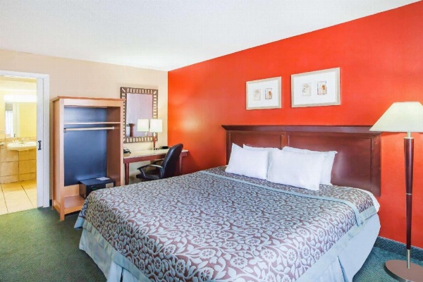 Days Inn by Wyndham San Antonio Alamo/Riverwalk image 25